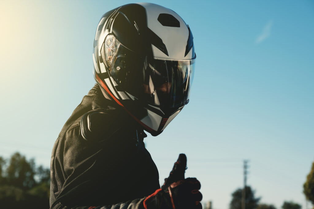 ヘルメットを装着して安全にバイクを楽しもう