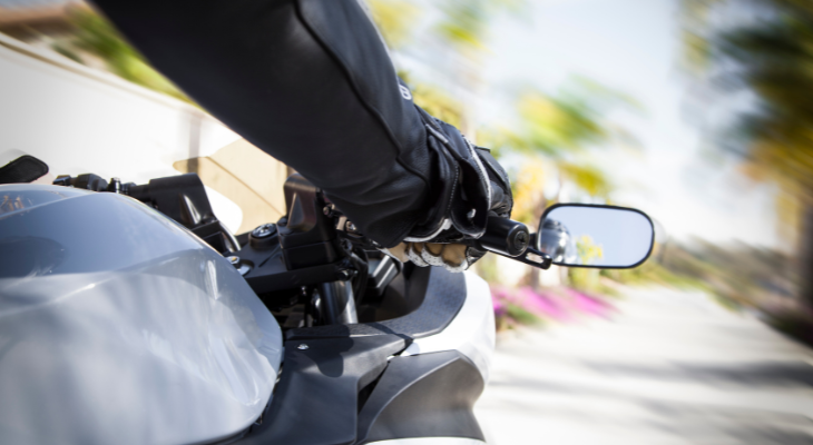 バイクの止まり方の基本|3つの重要操作を理解しよう