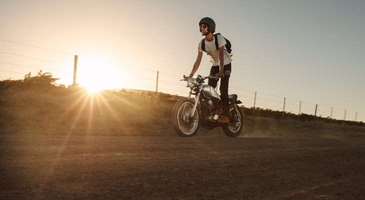 オンロードバイクでも立ち乗りは有効か